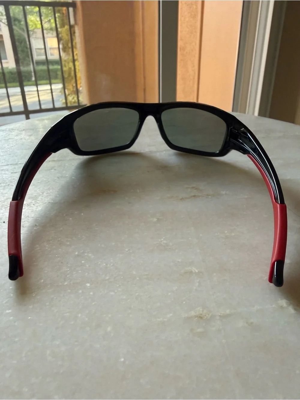 👓 Oakley Valve Sunglasses – Black & Red 🖤❤️